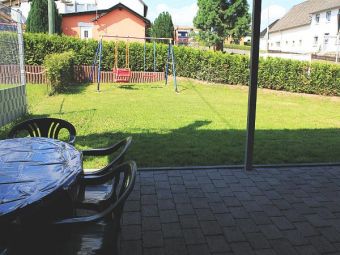 Ferienwohnung Vulkaneifel, Terrasse und Wiese