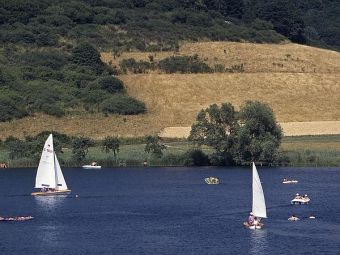 Ferienwohnung Maarbach, Badespaß am See